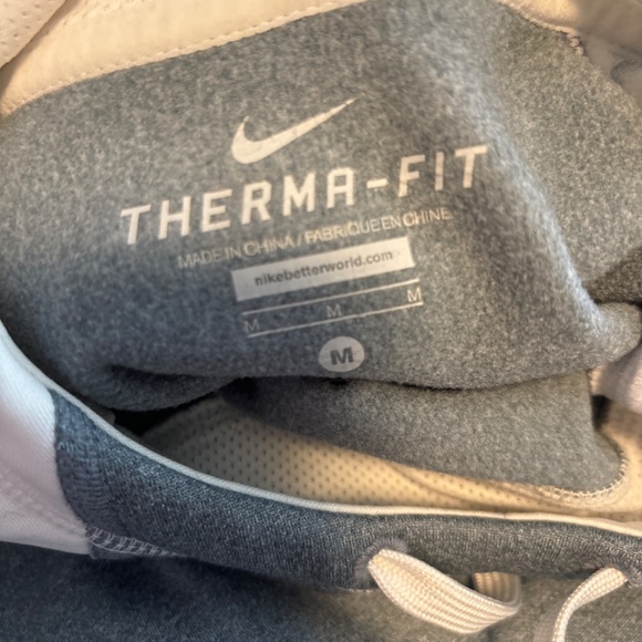 NIKE- Women’s Therma Fit hoodie - size M - Picture 3 of 3